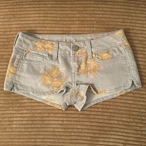 AMERICAN EAGLE OUTFITTERS Cheecky shorts sz 00